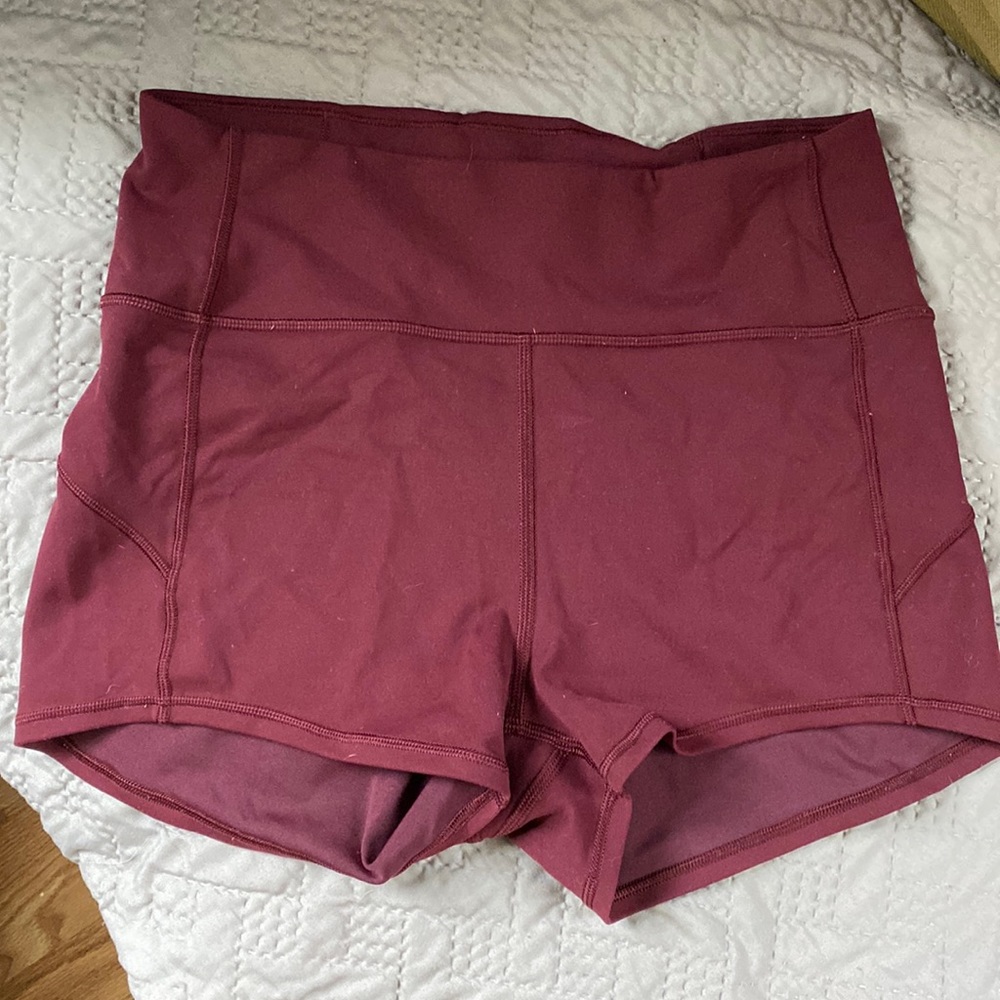 🍋 Lululemon maroon athletic shorts
